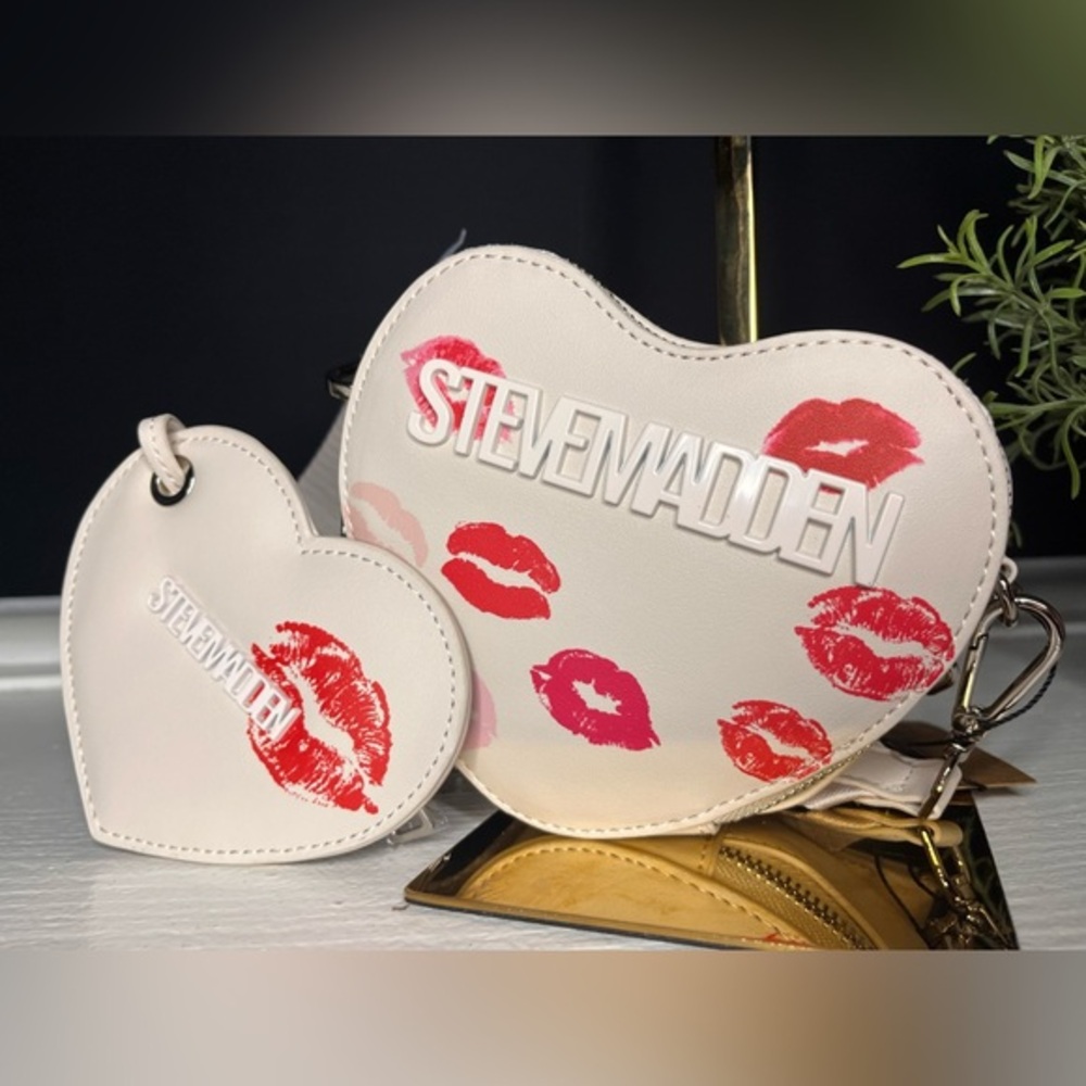 Steve Madden Beige Heart Crossbody Kiss Print Mini Wallet Bag NWT